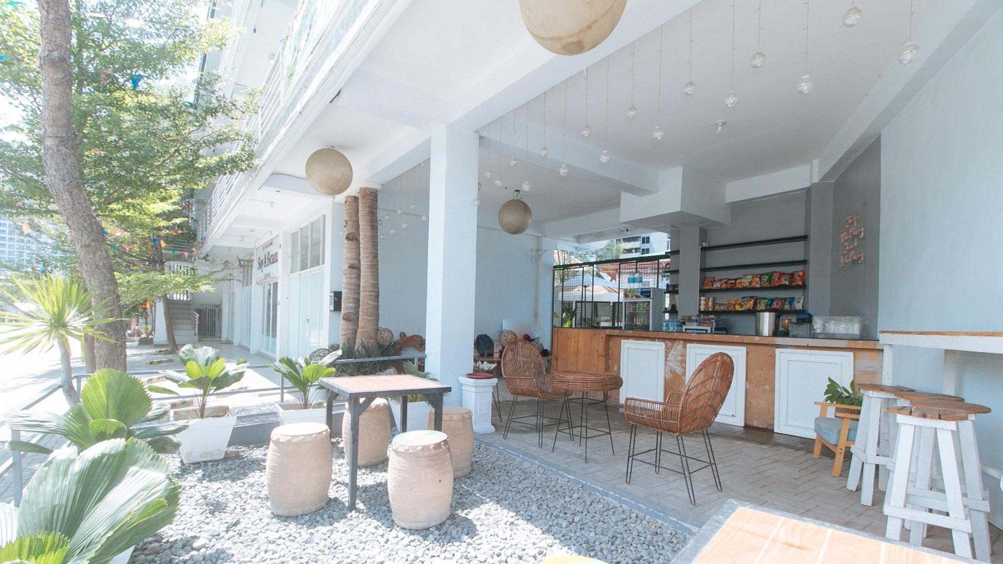 Reddoorz At Fat J Apartelle Mactan Cebu Exterior photo