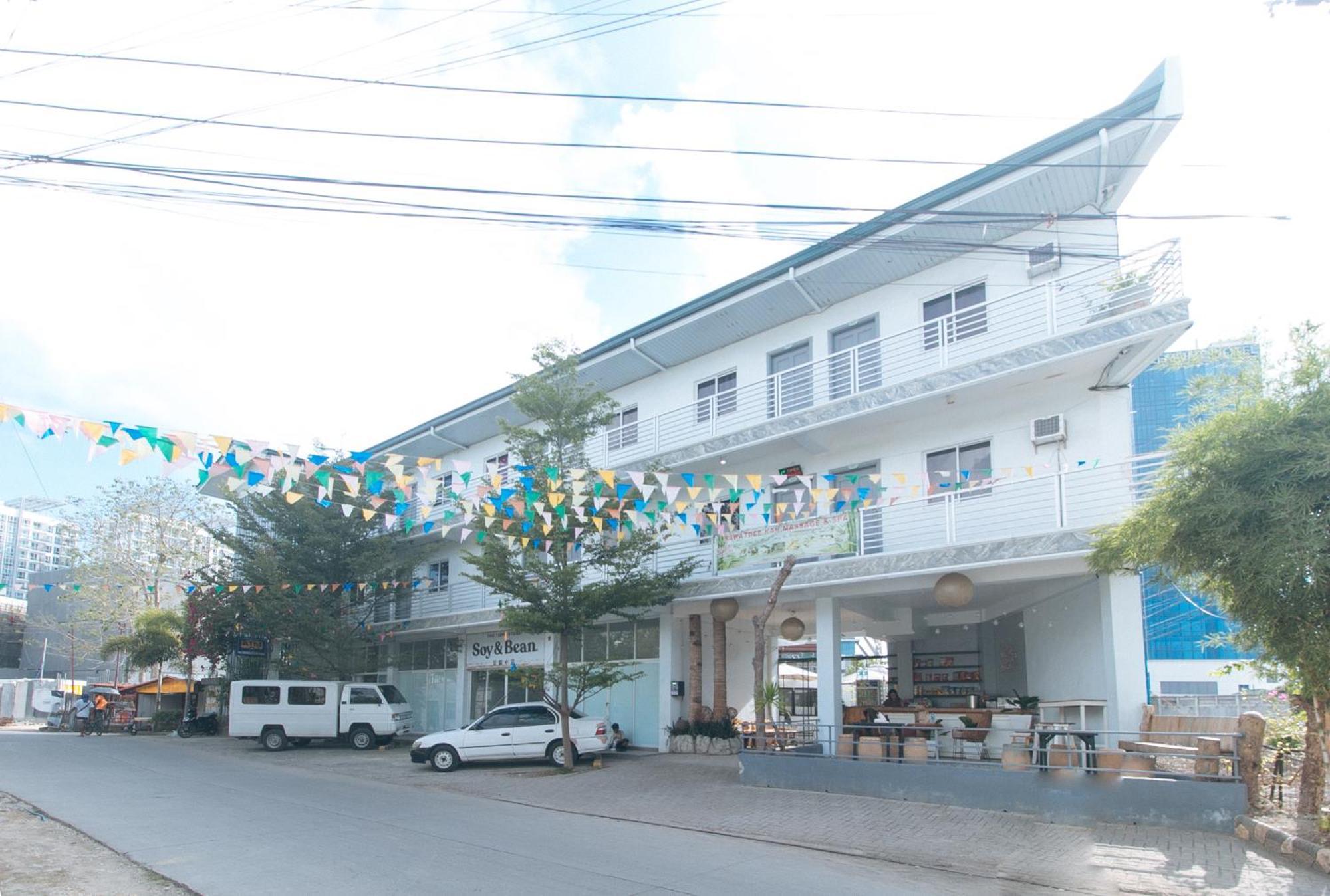 Reddoorz At Fat J Apartelle Mactan Cebu Exterior photo