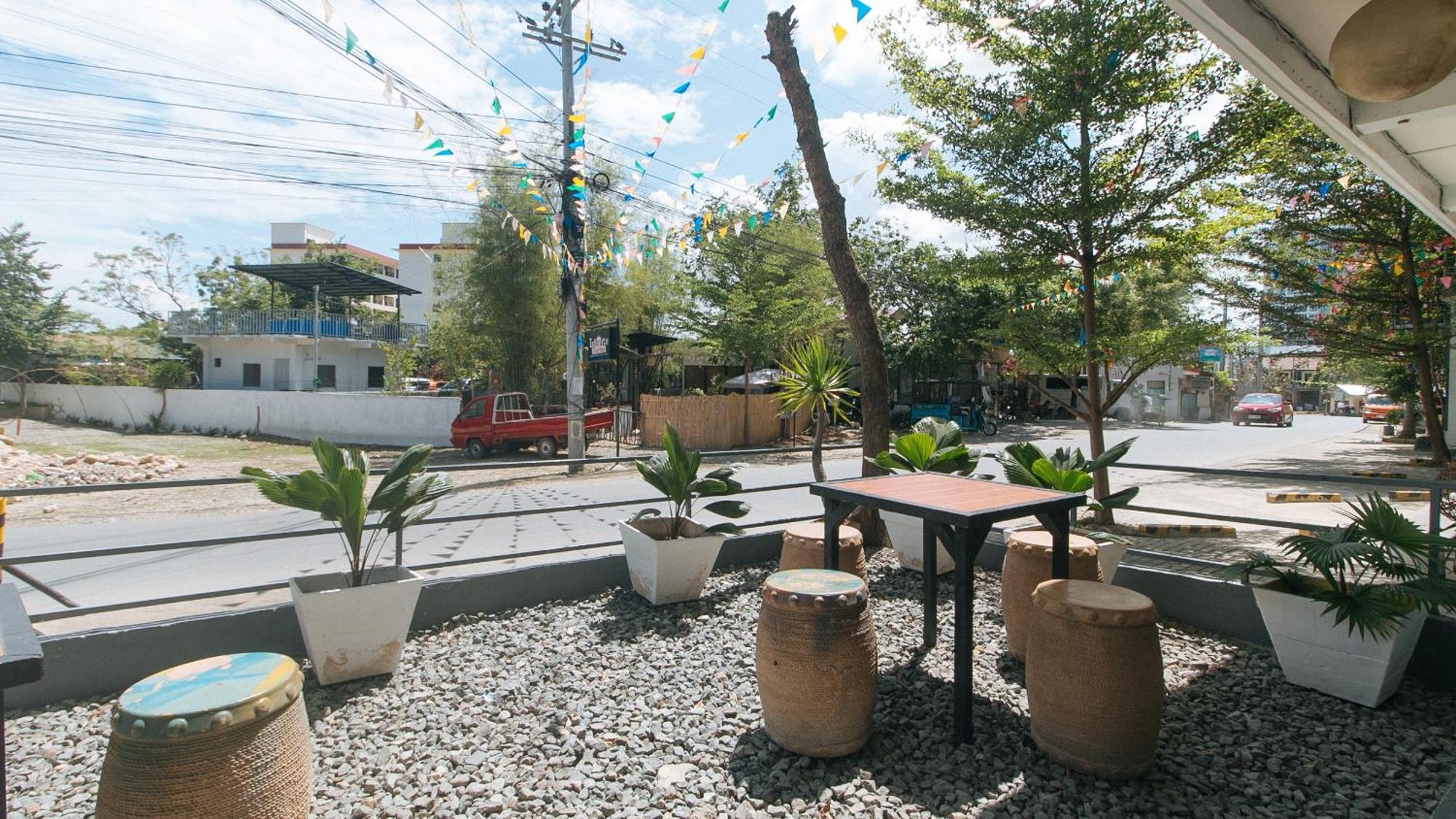 Reddoorz At Fat J Apartelle Mactan Cebu Exterior photo